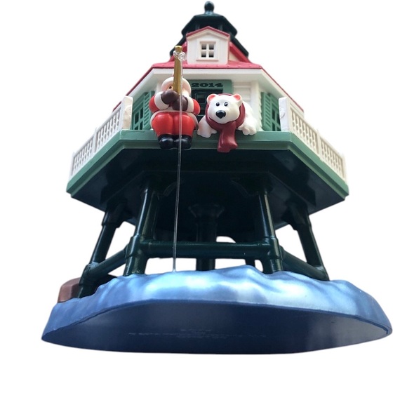 2014 Hallmark Keepsake Christmas Lighthouse Ornament #3 in Series Tracy Larsen - Picture 11 of 15